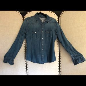 Gap 1969 medium wash chambray shirt